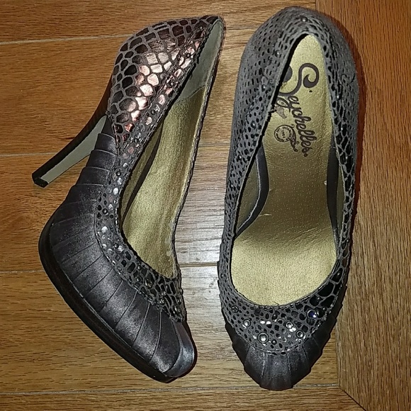 Seychelles Taupe Heels - Picture 2 of 8